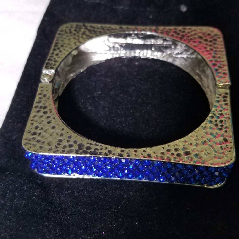 Jewelry - Picture 2 of 6
